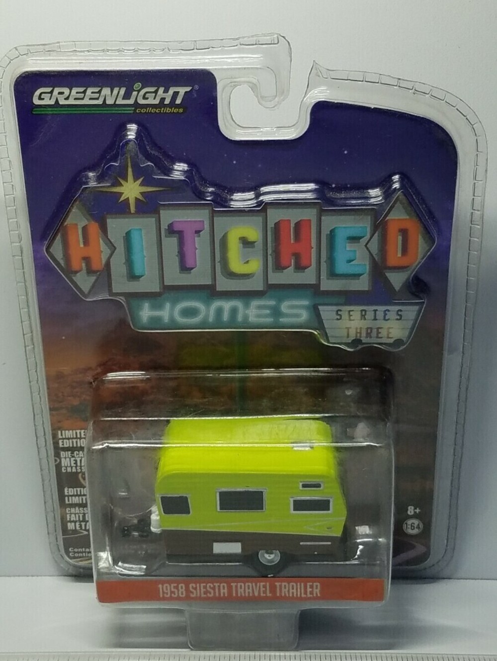 1/64 GREENLIGHT HITCHED HOMES 1958 SIESTA TRAVEL TRAILER YELLOW AND BROWN